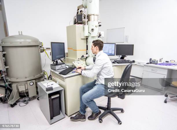 Scanning Electron Microscope Photos and Premium High Res Pictures ...