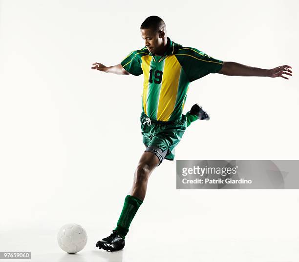 soccer player - fußballspieler stock-fotos und bilder