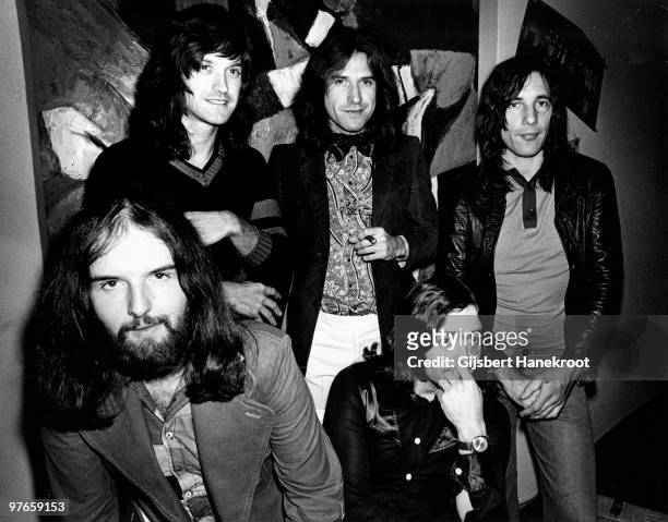 The Kinks posed in Amsterdam, Netherlands in 1973 L-R John Gosling, Dave Davies, Ray Davies, John Dalton Mick Avory