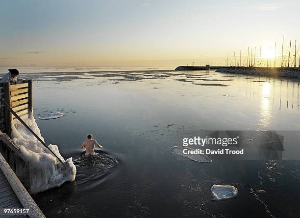man in icy sea. - david trood photos et images de collection