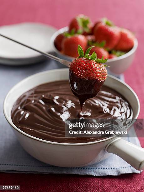 chocolate fondue with strawberries - chocolate covered strawberries stock-fotos und bilder