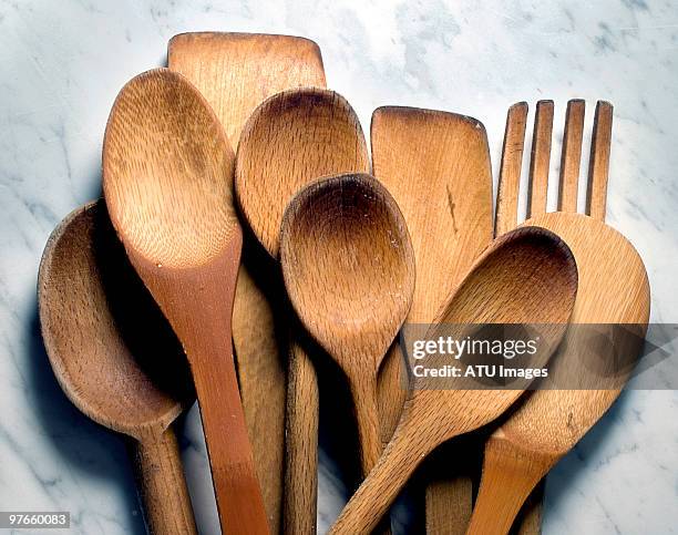 wood spoons on marble - kochlöffel stock-fotos und bilder