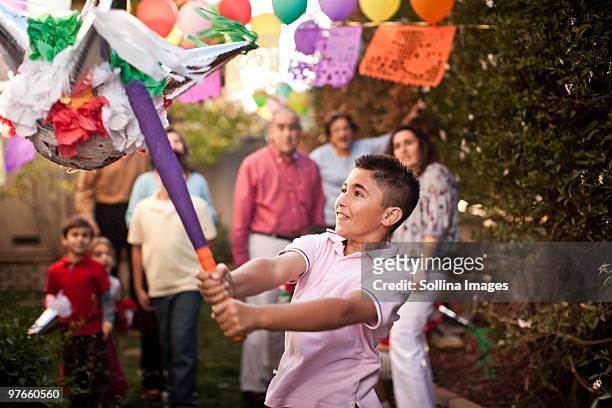 pinata mexican fiesta party game - piñata fotografías e imágenes de stock