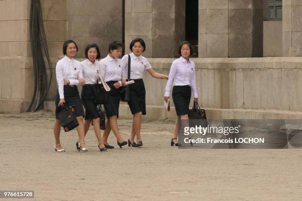 Etudiantes dans la rue à Pyongyang, en Corée du Nord, le 11 juin 2018.