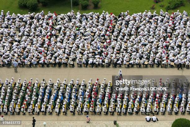 Répétitions géantes des jeux de masse qui auront lieu en septembre et célébrant le 70ème anniversaire du régime à Pyongyang, en Corée du Nord, le 12...