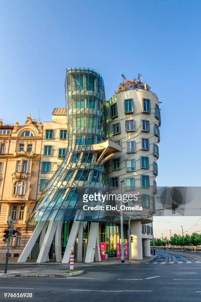 dancing house (tančící dům) in the morning. prague - prague street stock pictures, royalty-free photos & images