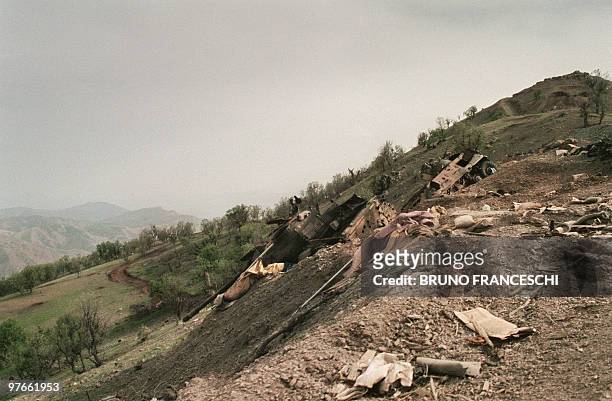 The debris of Iraqi tanks and pieces of exploded shells lay on the hillside 07 May 1987 near Mawat, north east of Kirkük, on the Iraq-Iran border,...