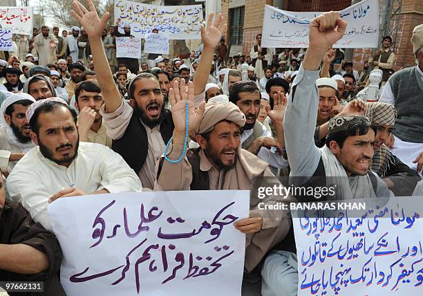 Activists of Pakistani Tanzeem Khatme-e-Nabuwwat chant slogans against the killing of their leader Mufti Saeed Jalalpuri during a protest in Quetta...