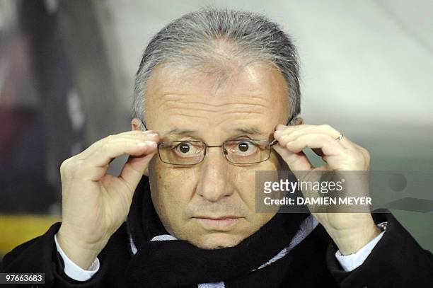 Juventus coach Alberto Zaccheroni adjusts his glasses prior his team's UEFA Europa League round of 16 football match against Fulham on March 11, 2010...