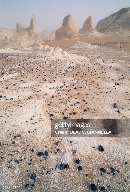 White Desert Landscape Photos and Premium High Res Pictures - Getty Images