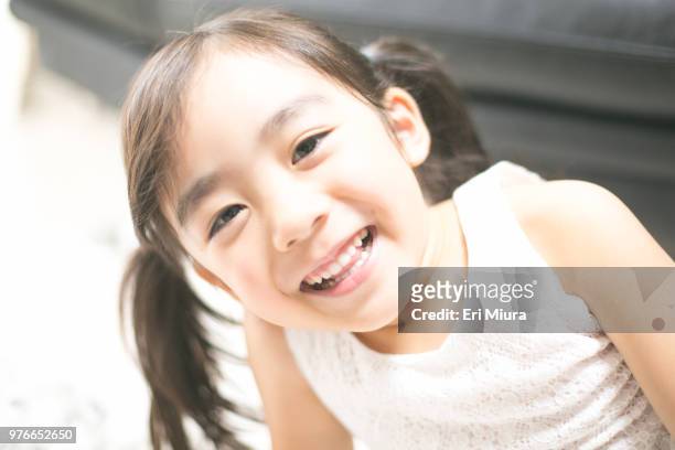 girl in her room - 若い カワイイ 女の子 日本人 ストックフォトと画像