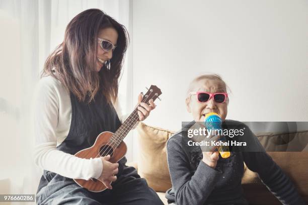 homemade rock band wearing toy sunglasses - daughter band foto e immagini stock