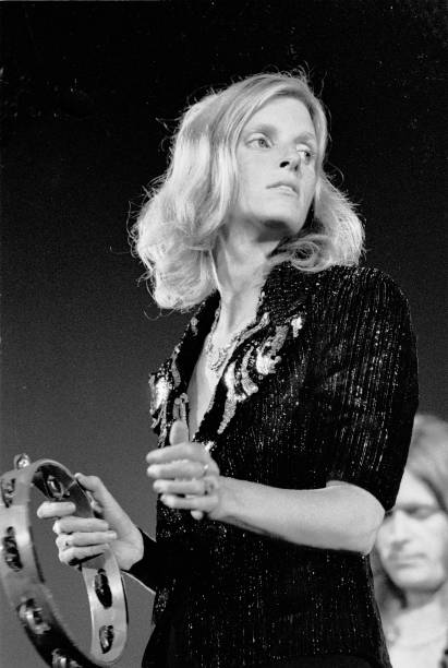https://media.gettyimages.com/id/97667056/photo/linda-mccartney-from-wings-performs-live-on-stage-at-the-theatre-antique-in-arles-france-on.jpg?s=612x612&w=0&k=20&c=m51LcrCKhCt3fchyr0Jv5MGTRhSX0E4fGCEkyUnAxH0=