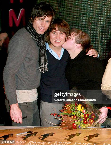 Jason Orange, Mark Owen and fan