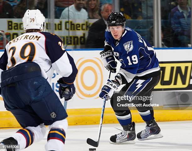 Stephane Veilleux of the Tampa Bay Lightning controls the puck against Tobias Enstrom of the Atlanta Thrashers at the St. Pete Times Forum on March...