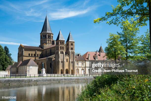 the basilica of paray le monial by the bourbince river, basilique du sacré coeur de paray-le-monial, bourgogne, france - arbre coeur stock pictures, royalty-free photos & images