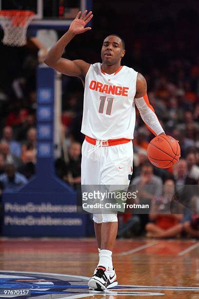 Scoop Jardine of the Syracuse Orange handles the ball during the quarterfinal of the 2010 NCAA Big East Tournament at Madison Square Garden on March...