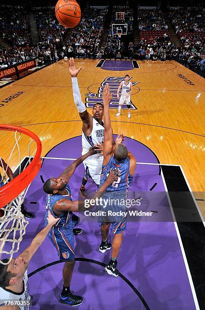 Jason Thompson of the Sacramento Kings puts a shot up over Boris Diaw and Nazr Mohammed of the Charlotte Bobcats during the game on January 30, 2010...