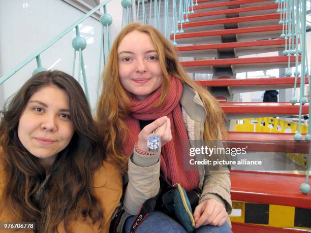 January 2018, Belgium, Brussels: Tourists Irina from Moscow and Alexandra Danzer from Zirndorf sit inside the 102m tall Atomium building. The Atomium...