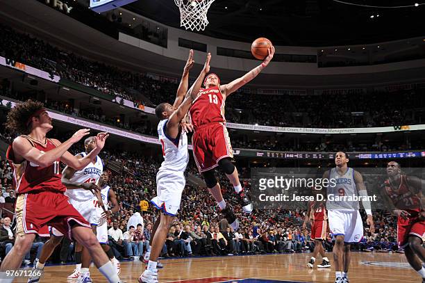 Delonte West of the Cleveland Cavaliers shoots against Thaddeus Young of the Philadelphia 76ers during the game on March 12, 2010 at the Wachovia...