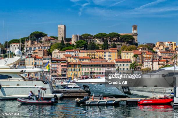 citadel of cannes from the port, provence-alpes-cote d'azur, france - fortress festival 2017 stockfoto's en -beelden