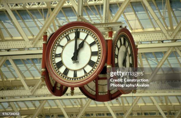 Waterloo Clock Platform 225 Waterloo Clock Stock Photos, High-Res Pictures, and Images - Getty ...
