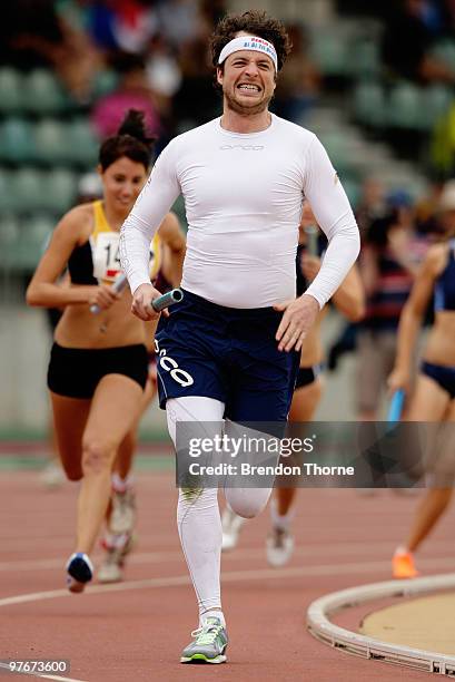 Comedian Hamish Blake competes in a exhibition 4x400 metre Relay during day three of the 2010 Australian Junior Championships at Sydney Olympic Park...