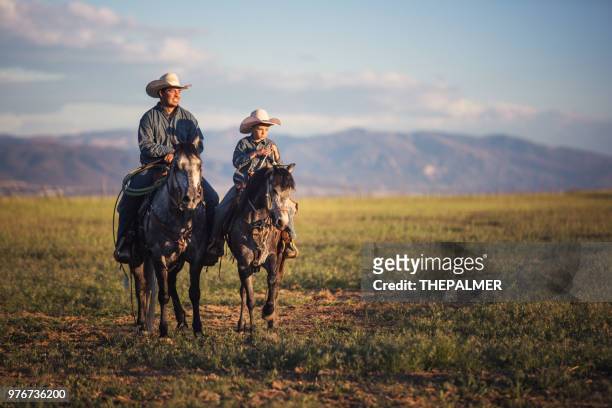 far och son ridning - rancher bildbanksfoton och bilder