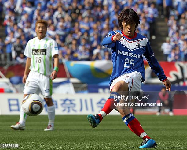 Shunsuke Nakamura of Yokohama F. Marinos in action during the J.League match between Yokohama F. Marinos and Shonan Bellmare at the Nissan Stadium on...