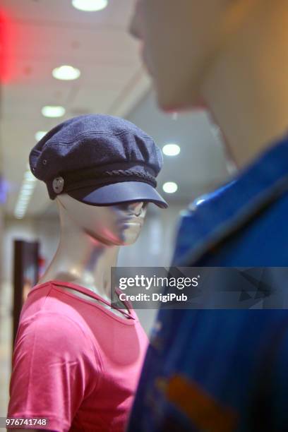 mannequins - stadtbezirk naka yokohama stock-fotos und bilder