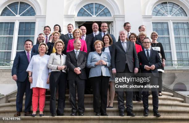 Dpatop - 10 April 2018, Germany, Meseberg: The members of the German government gather for a group picture on the occasion of the closed cabinet...