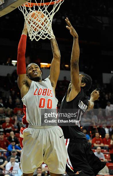 Hardeman of the New Mexico Lobos misses a dunk as Kawhi Leonard of the San Diego State Aztecs defends during a semifinal game of the Conoco Mountain...