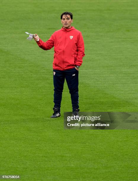 April 2018, Germany, Munich: Soccer, Champions League: Bayern Munich vs FC Sevilla. Final training of FC Sevilla at the Allianz Arena. FC Sevilla's...