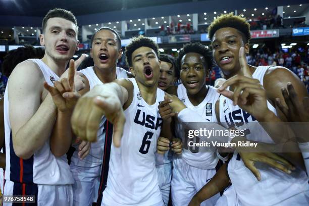 Matthew Hurt, Kamaka Hepa, Quentin Grimes, Quamdeen Dosunmu and Armando Bacot of the United States celebrate winning Gold against Canada in the final...