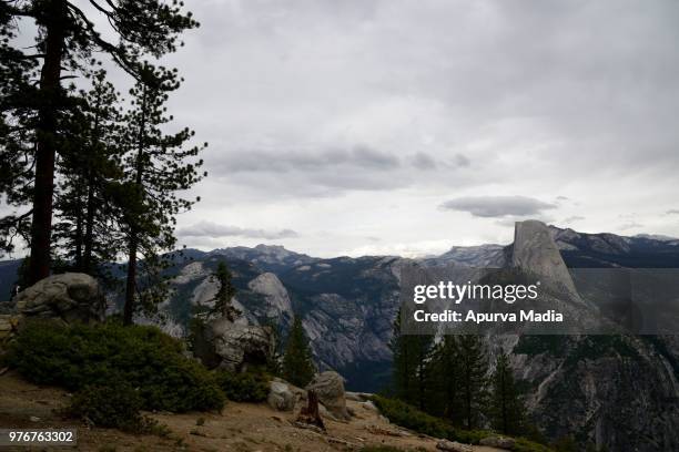 half dome, yosemite national park - madia foto e immagini stock