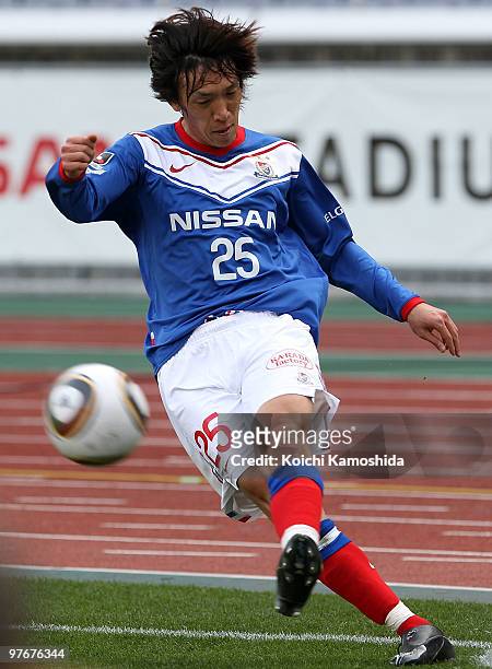 Shunsuke Nakamura of Yokohama Marinos in action during the J.League match between Yokohama Marinos and Shonan Bellmare at the Nissan Stadium on March...