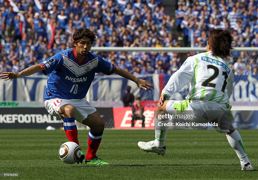 Yokohama Marinos v Shonan Bellmare - J. League Soccer