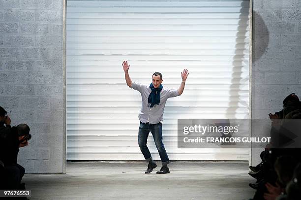 British designer Richard Nicoll acknowledges the public after the Cerruti autumn-winter 2010/2011 ready-to-wear collection show on March 10, 2010 in...