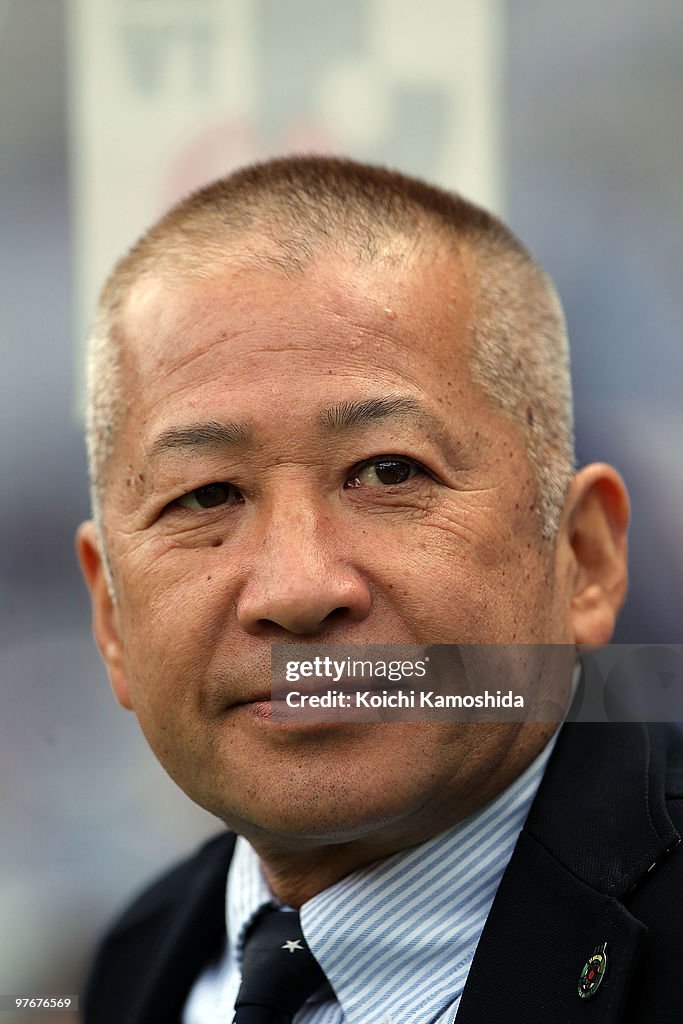 Yokohama Marinos v Shonan Bellmare - J. League Soccer
