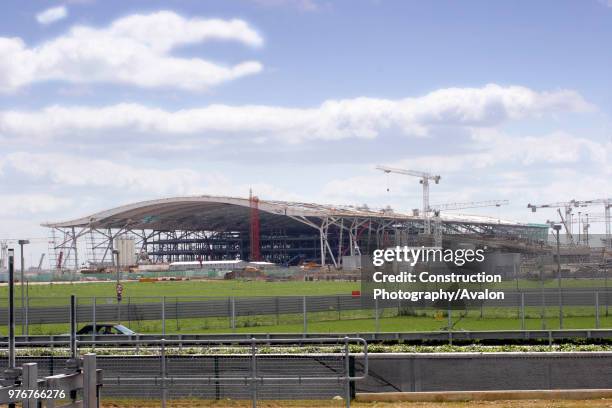 Construction of the new Terminal 5, Heathrow Airport, London. May 2005. Architect: Richard Rogers.