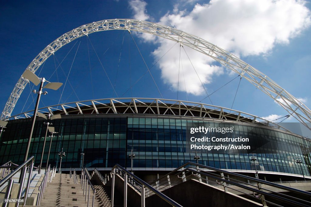 Wembley Stadium was designed by architects HOK Sport and Foster & Partners with Engineers Mott Macdonald and was built by Multiplex. The signature feature is the circular section lattice arch which is 133 metres tall and sits above the northern half of