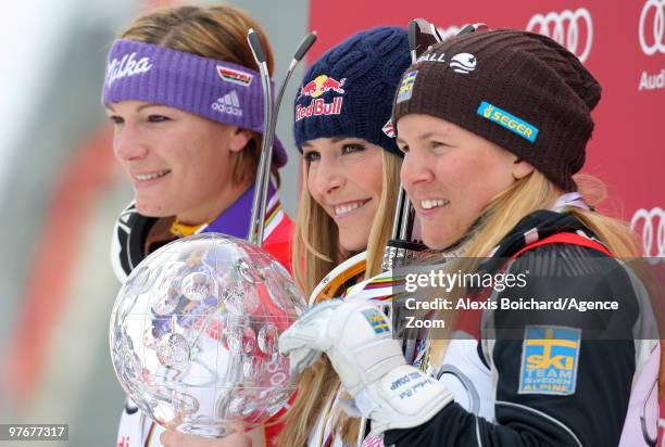 Lindsey Vonn of USA takes the globe for the overall World Cup Slalom during the Audi FIS Alpine Ski World Cup Women's Slalom on March 13, 2010 in...