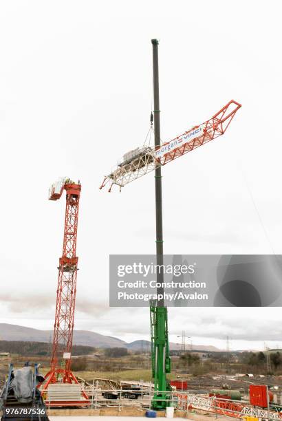 Dismantaling the tower crane.