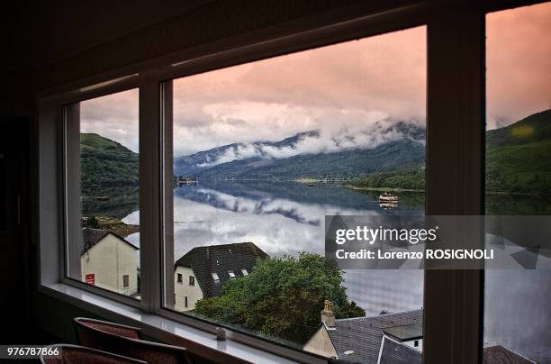 loch long - arrochar - arrochar stockfoto's en -beelden