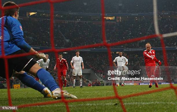 Arjen Robben of Muenchen scores his second team goal wih a penalty kick during the Bundesliga match between FC Bayern Muenchen and SC Freiburg at...