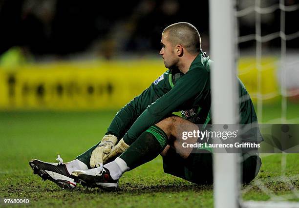 Boaz Myhill of Hull City shows his disappointment after his mistake gifted Nicklas Bendtner of Arsenal to score the winner during the Barclays...