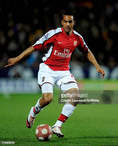 Theo Walcott of Arsenal on the ball during the Barclays Premier League match between Hull City and Arsenal at KC Stadium on March 13, 2010 in Hull,...