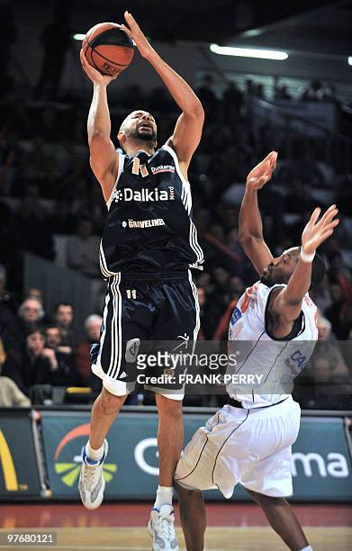 Cholet's Antywane Robinson vies with Gravelines' Cyril Akpomedah during their French ProA basketball match Cholet vs Gravelines-Dunkerque on March...