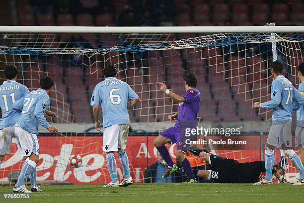 Alberto Gilardino of ACF Fiorentina scores his second goal during the Serie A match between SSC Napoli and ACF Fiorentina at Stadio San Paolo on...