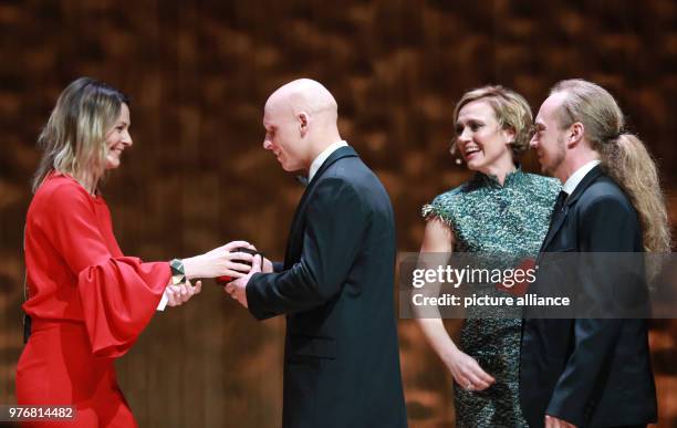 April 2018, Hamburg, Germany: Journalist and jury member Anja Reschke and journalist Caren Miosga present Dominik Osswald and Christian Muelhauser ,...